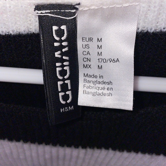 Divided cropped Black and White Striped Sweater - Picture 4 of 4